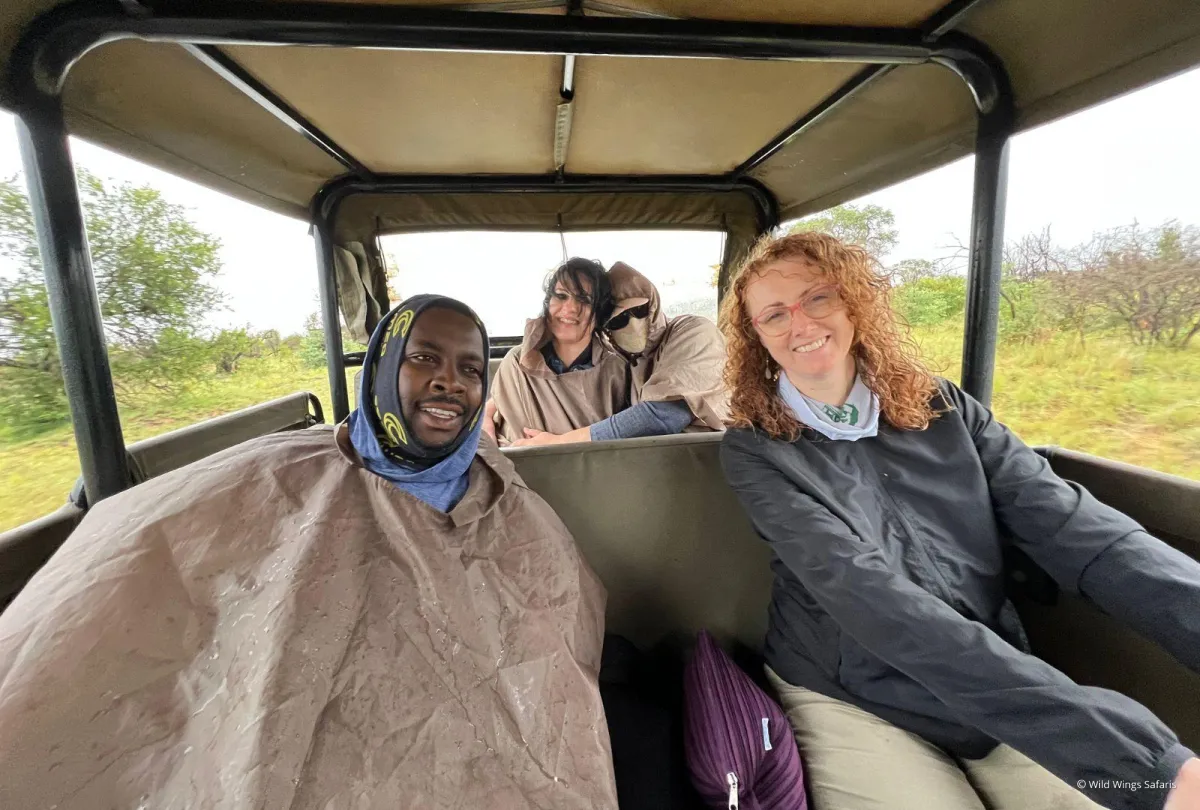 Group-of-safari-guests-enjoying-their-game-drive-despite-the-rain_159e2d090b2edcff8ce42a6e3e5a91c9