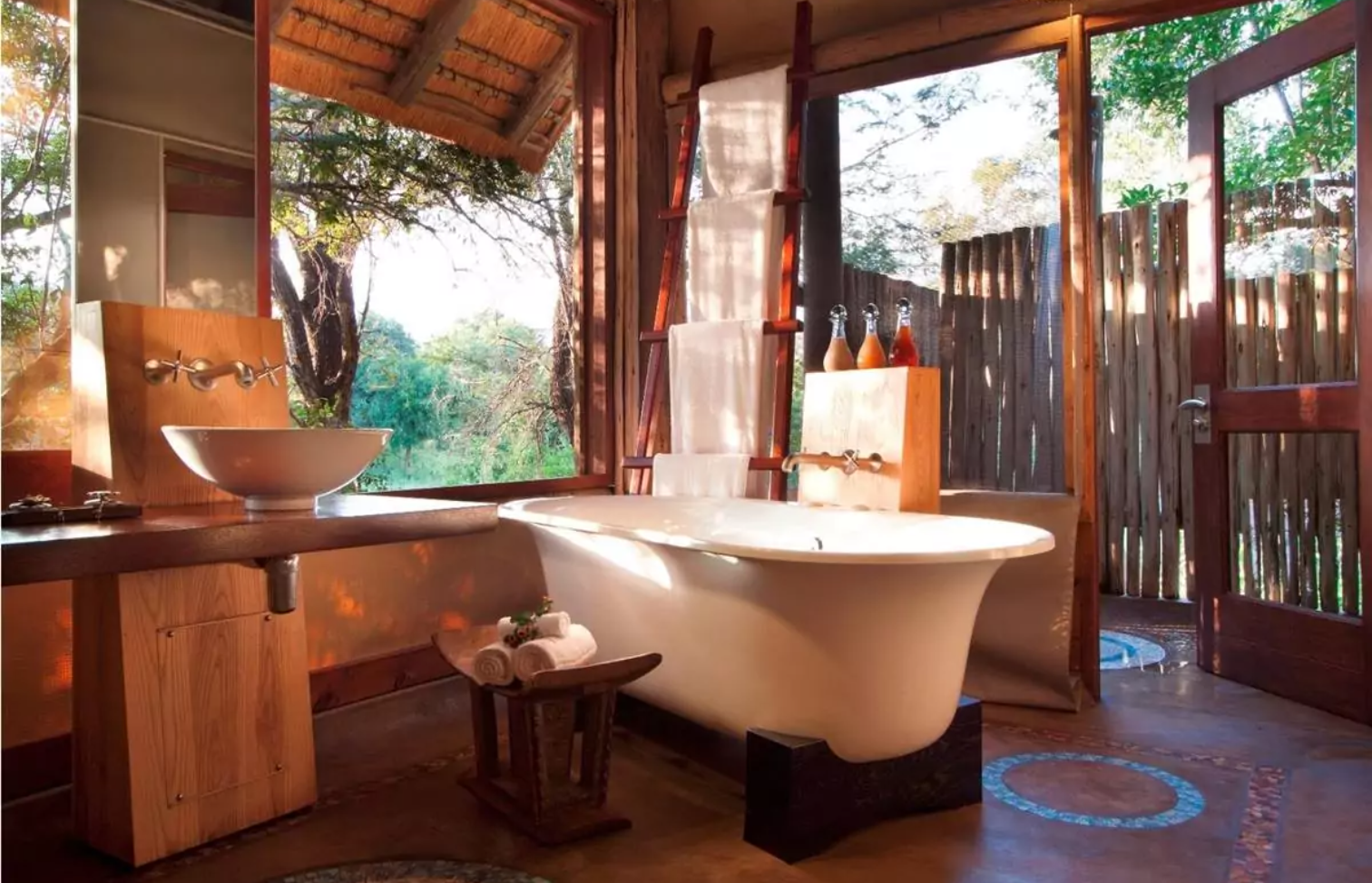 Rhino Post Safari Lodge